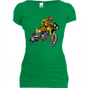 Подовжена футболка з мотоциклістом в жовтому